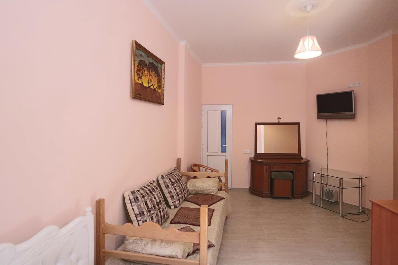 Garnim Guest House เยเรวาน ภายนอก รูปภาพ